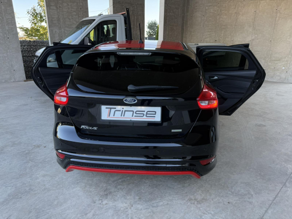 Ford Focus ST-Line Red Black